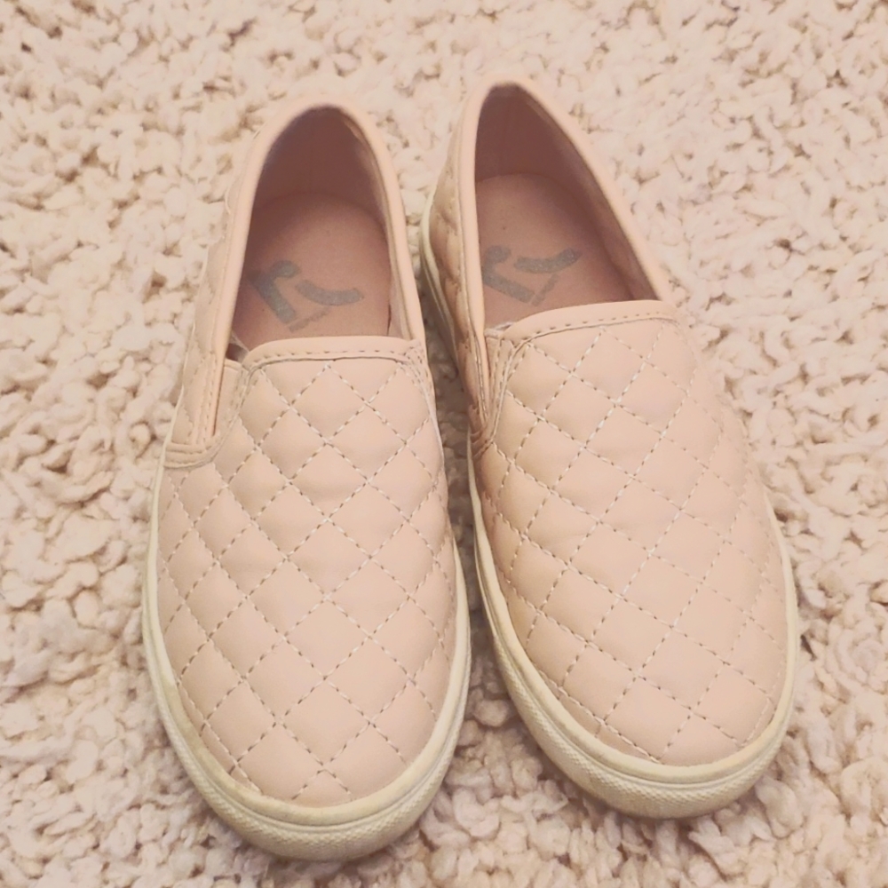 Leather light pink shoes